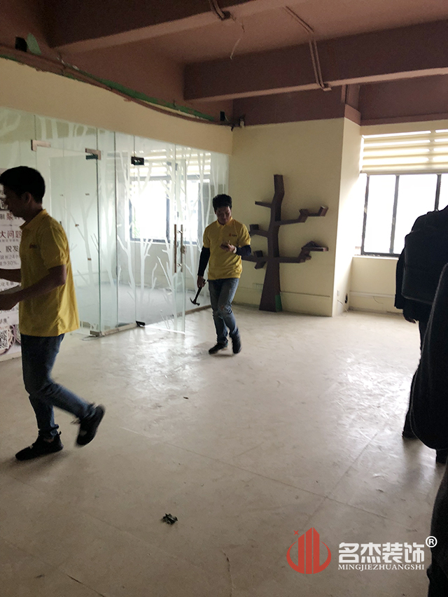 办公室香蕉视频免费下载设计.jpg